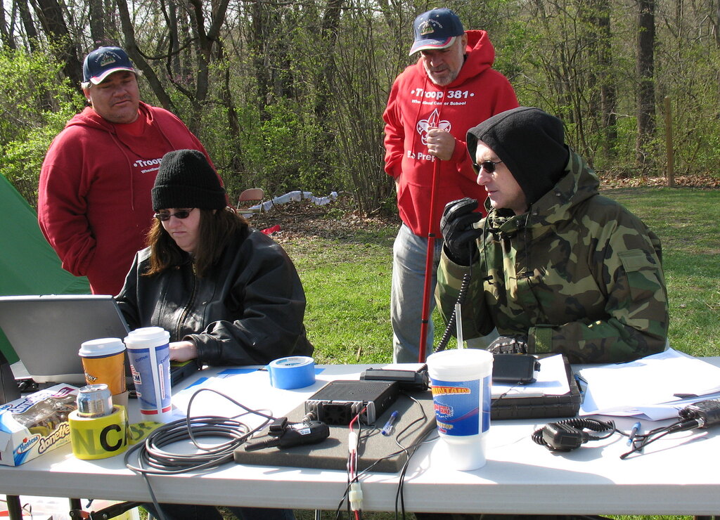 Människor med radioapparater